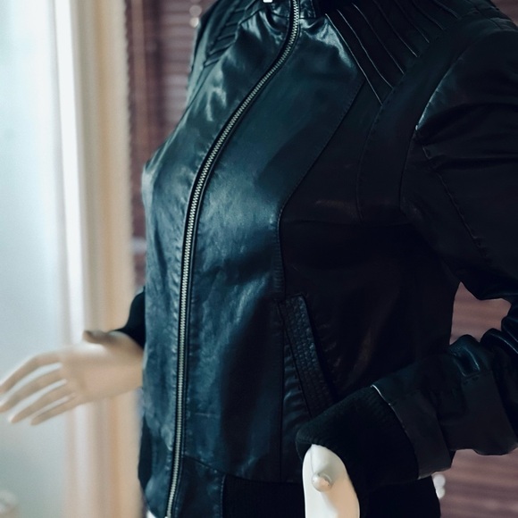 Danier Vintage  Black Leather Bomber Jacket - Picture 3 of 6